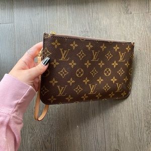 AUTHENTIC Louis Vuitton Neverfull Pouchette